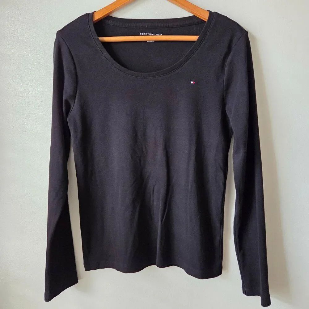 EUC TOMMY HILFIGER BLACK COTTON SCOOP NECK LONGSLEEVES TOP SIZE MEDIUM